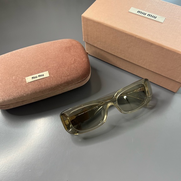 Miu Miu08YS, a solid-colored light brown rectangle - Picture 3 of 7